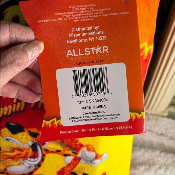 Snuggie 2-in-1 Pillow and Snack Tray Cheetos Flamin' Hot 2 Drinks Holders,Tray - Picture 12 of 12